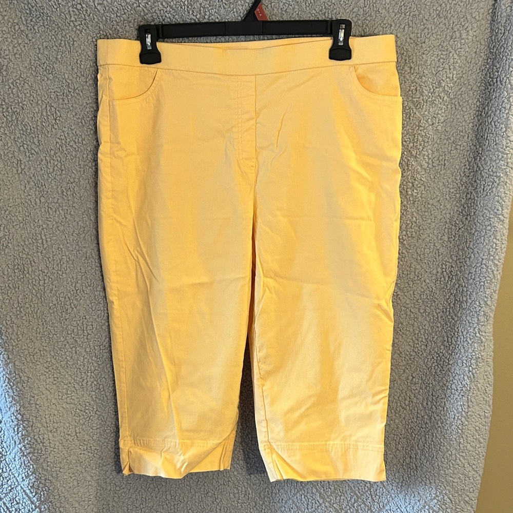 Alfred Dunner Women's Yellow Capris